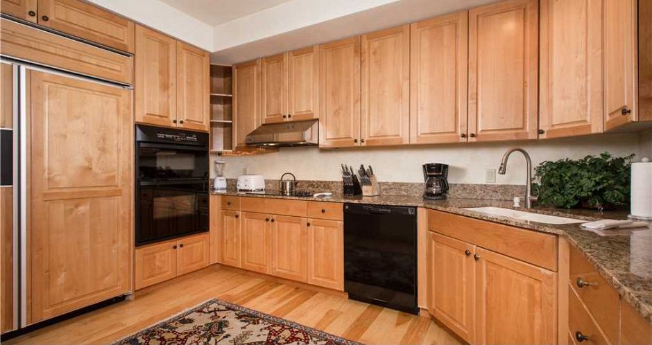 Well-equipped kitchens for a self-contained stay. Photo: JHMR Lodging - image_8
